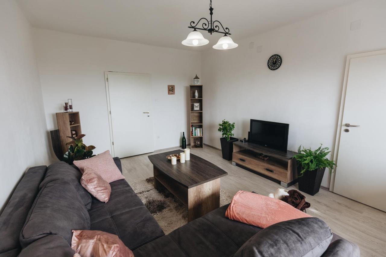 Magas-Lak Apartman Έγκερ Εξωτερικό φωτογραφία